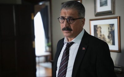 Джем Давран в образе Турана в сериале «Совершенно другой»