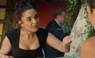 Бегюм Аккая в образе Ясемин