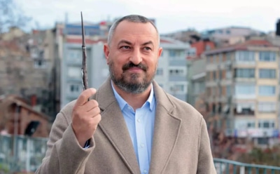 Онур Сайлак в образе Мюдюра в сериале «Беспощадный»