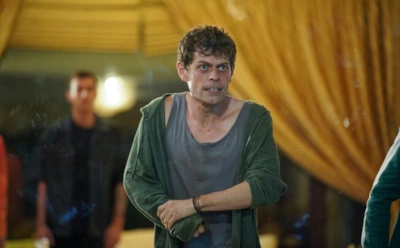 Сезер Арычай в образе Джесура в сериале «Дикий»