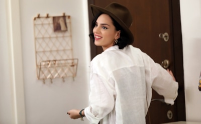 Сера Кутлубей в образе Дамлы в сериале «Доброта»