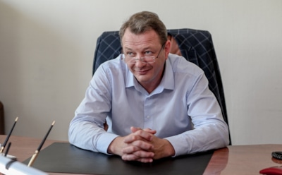 Марат Башаров в образе Ворохова в сериале «Алла, такси!»