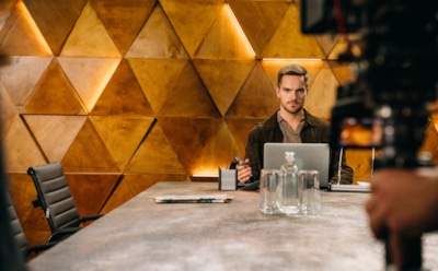 Никита Волков в образе Сергея в сериале «Постучись в мою дверь в Москве»