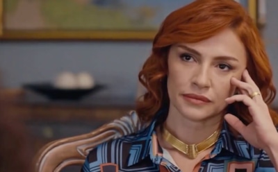 Синем Озтюрк в образе Гюлендер