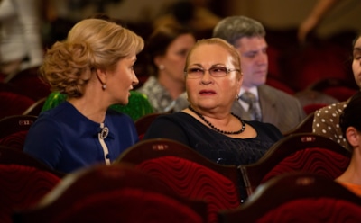 Нина Усатова в образе Людмилы Васильевны в сериале «Невеста комдива»