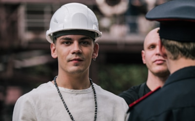 Даниил Киселев в образе Дэна в сериале «Разрешите обратиться»