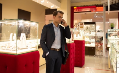 Артем Крылов в образе Артема в сериале «За семью печатями»