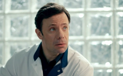 Артем Осипов в образе Сорокина в сериале «Акушер»