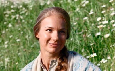 Елена Аросьева в образе Варвары в сериале «Два берега»