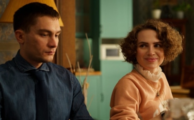 Вовик Вагин (Никита Павленко) и Юля Пыжова (Яна Енжаева)в сериале «Праздники»