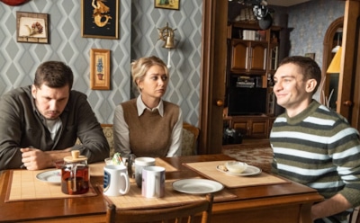 Паша (Сергей Канаев), Лена Пыжова (Анастасия Калашникова), Вовик Вагин (Никита Павленко) в сериале «Праздники»