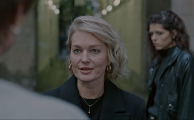 Лидия (Виктория Толстоганова) и Оля (Маша Мацель) в сериале «Черное облако»