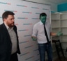 Навального облили зеленкой при открытии предвыборного штаба в Барнауле