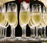 Бокал шампанского полезнее, чем прогулка на природе - ученые