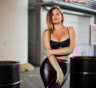 Анастасия Квитко занимается фитнесом в утягивающем белье