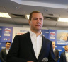 Дмитрий Медведев потребовал убрать «банковский роуминг»