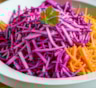 Вкусно, хрустно, капустно: как приготовить яркий витаминный салат из капусты с морковью, свеклой и лимонным соком — простой рецепт