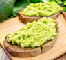 Нежная намазка для вкусных тостов: рецепт пасты из авокадо — добавьте сыр и вяленые помидоры