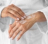 Осветляющая маска для рук: помогает избавиться от пигментных пятен — рецепт с рисом и кунжутом