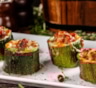 Фаршированные кабачки-бочонки: сочная начинка, ароматные специи — вкусная альтернатива голубцам