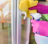 Как вернуть белизну пластиковым окнам: эффективное очищение без ущерба — простые способы