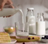 Молоко на здоровье: важный источник кальция, белка и витаминов — польза для костей и настроения
