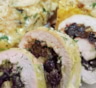 Праздничный куриный рулет: сочная начинка с черносливом и орехами — альтернатива жаркому на ужин