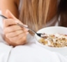 Вес под контролем: ученые выяснили, как время начала еды влияет на фигуру при генетической склонности к полноте