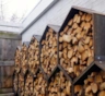 Храню дрова правильно — топятся легко, горят долго, никакого дыма в доме