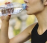 Вода побеждает газировку: врачи напомнили, что спасает от жажды лучше всего