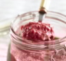 Объедините огонь и сладость в одной банке — этот малиновый хрен станет вашей любимой зимней находкой