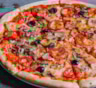 Когда хочется всего и сразу — попробуйте эту пиццу: она объединит ваши самые любимые ингредиенты