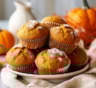Осенний уют в каждой крошке: тыквенные кексы с ягодами — ароматная выпечка для душевного вечера