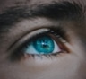 Почему синие глаза — это иллюзия: как природа нас обманывает