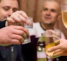 Выпить для настроения не получится: психиатр назвал алкоголь депрессантом, а не стимулятором