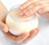 Защита от шелушений и холода теперь доступнее: 2 спасительных домашних рецепта крема для рук