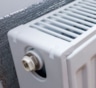 Холод не пройдет: простой трюк заставит батареи греть сильнее и вернет уют в дом