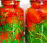 Когда ботва важнее специй: оригинальный способ маринования томатов с неожиданным ароматом свежести