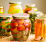 Доверие к домашней консервации под вопросом: как по мелочам распознать опасную заготовку