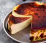 Секрет модного баскского чизкейка: когда горелая корочка — это вкусно