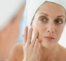 Изменения кожи лица ускоряются после 40 лет: что важно пересмотреть в ежедневном уходе