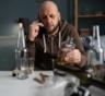 Почему весной возрастает риск алкогольных срывов: как облегчить сложный период людям с зависимостью