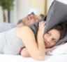 Храп мужа по ночам крадет ваше здоровье: как недосып влияет на память, иммунитет и отношения