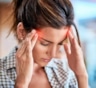 Почему у женщин значительно чаще болит голова: как мигрень связана с гормональными колебаниями