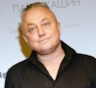 Стриптиз, пьянство и проколотые шины: звезда 90-х Павел Кашин устроил вертеп в центре Москвы