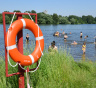 Надувной матрас не спасает на воде: почему летний отдых у реки или моря требует строгих правил