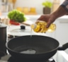 Бутылка масла стоит у плиты на каждой кухне: почему после открытия ей нужно найти другое место