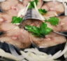 Эта малосольная скумбрия готова уже к утру: рыба получается сочной, аппетитной и ароматной