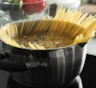 Когда солить воду для макарон: почему для вкуса разницы почти нет, а для кастрюли — есть