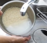 Чем больше воды, тем меньше слипается рис: способ варки, который работает вопреки классическому методу